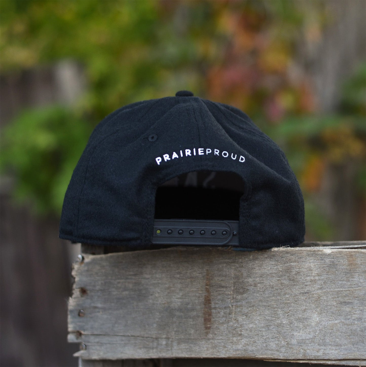 Unisex - Manitoba Canada Snapback - Black Flannel