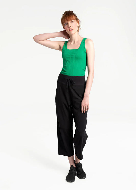 Women's Momentum Crops